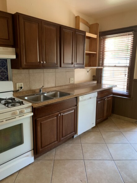 Building Photo - 2840 Irving St