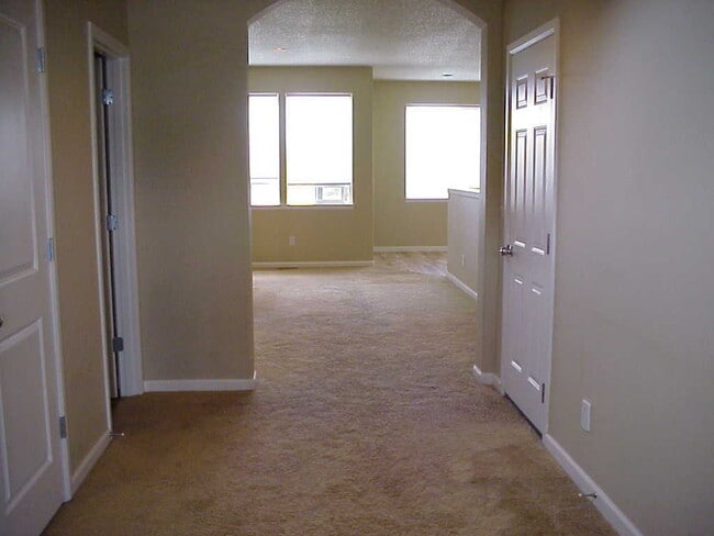 Building Photo - VIDEOTOUR: Stunning Home with Lots of Spac...