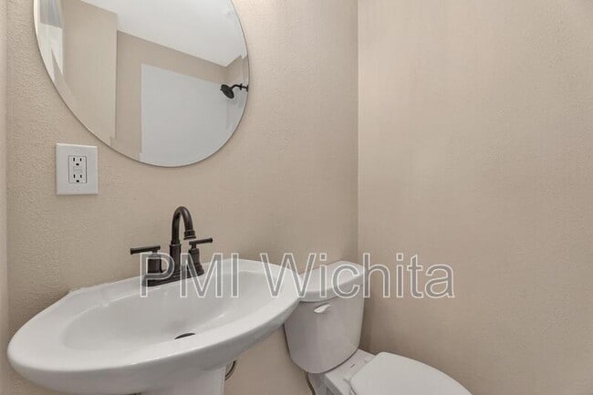 Building Photo - 339 N Joann St