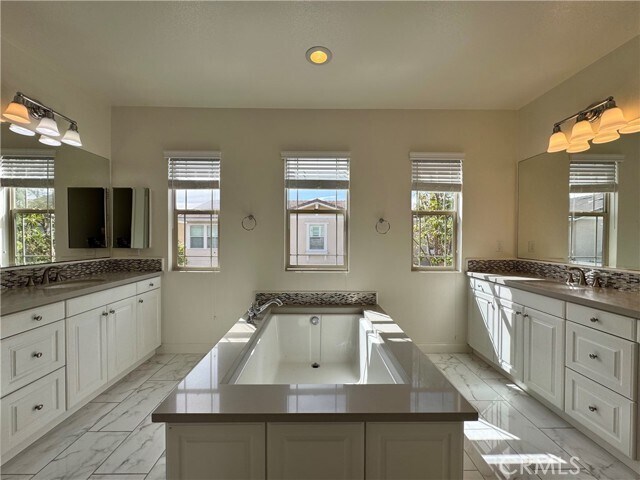 Building Photo - 135 Willowbend
