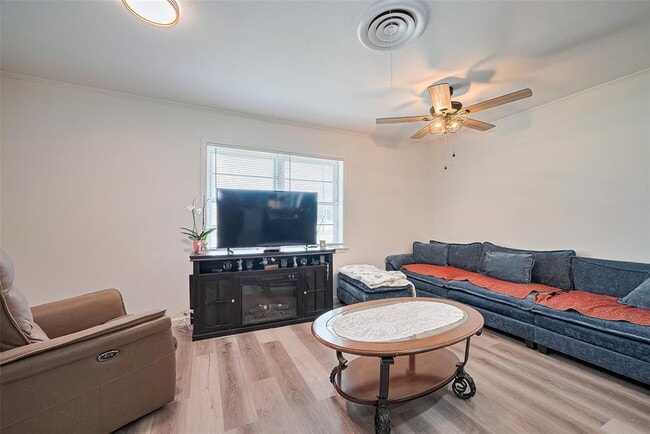 Building Photo - 1308 W Dumble St
