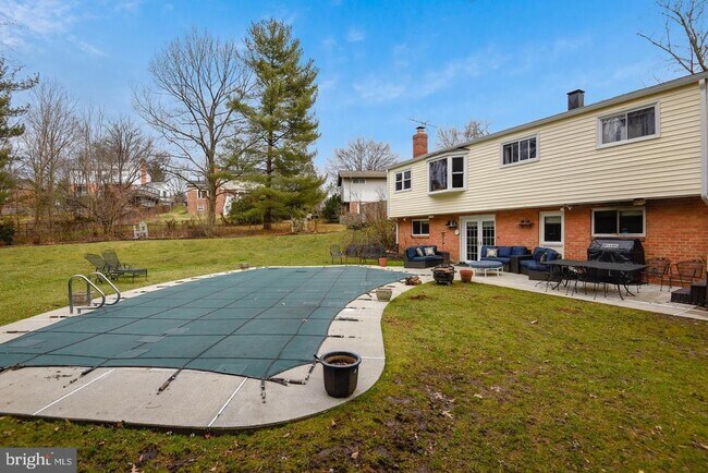 Building Photo - 5 Charen Ct