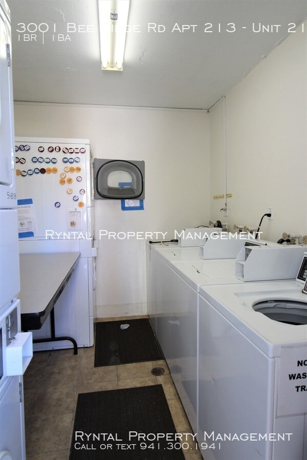 Building Photo - 3001 BEE RIDGE Rd