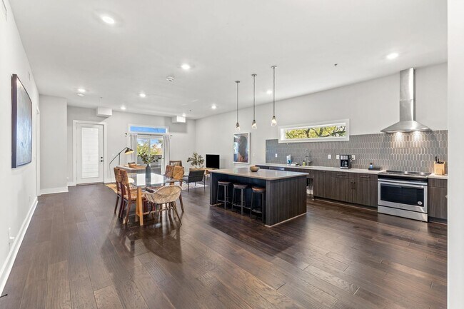 Building Photo - 1224 2nd Ave S