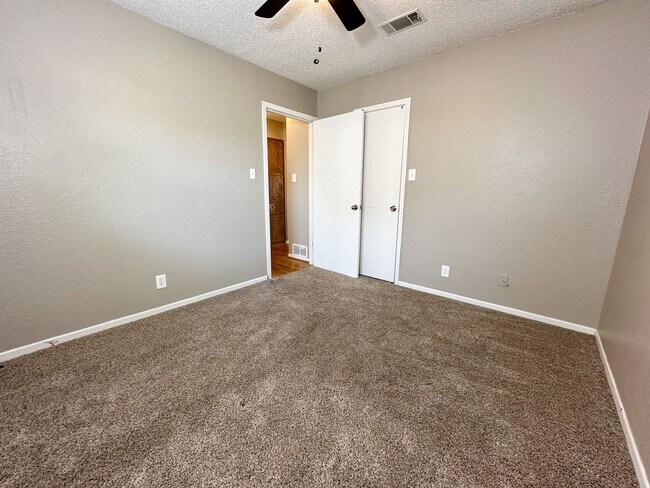 Building Photo - Charming 3-Bedroom, 2-Bathroom Home – Avai...