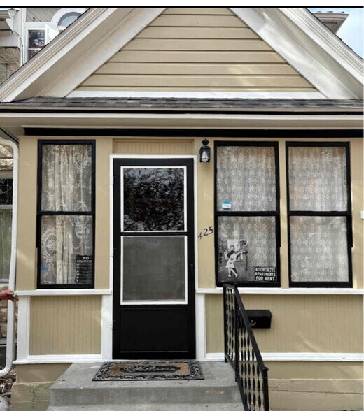 Building Photo - 425 S Washington St
