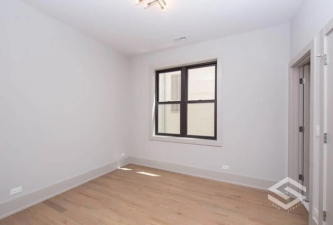 Building Photo - 4226 S Ellis Ave