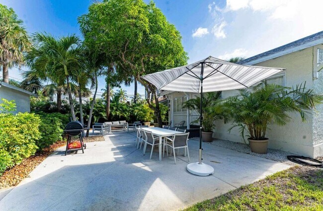 Building Photo - 5301 N Flagler Dr