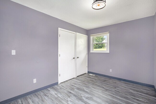 Building Photo - Beautiful 2BR/1BA Duplex in Independence!