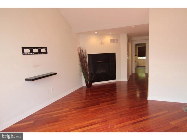 Building Photo - 1905 Kimball St