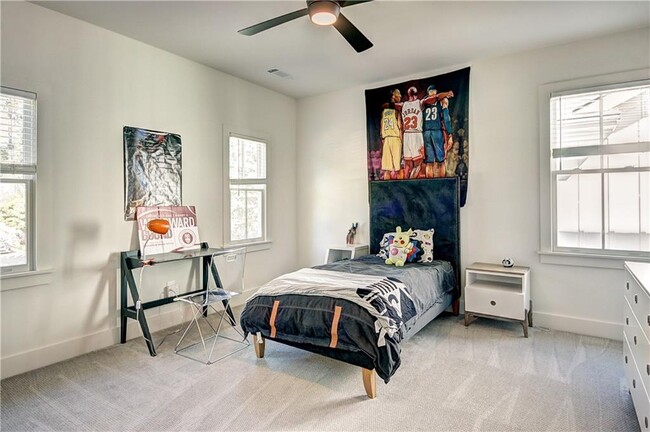 Building Photo - 1268 Hayes Dr SE