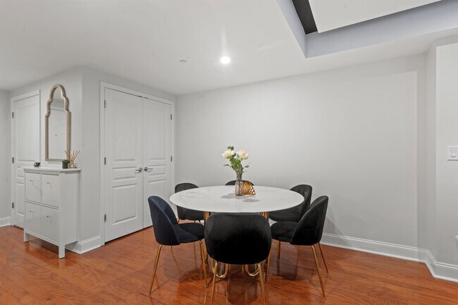 Building Photo - 4301 Park Ave