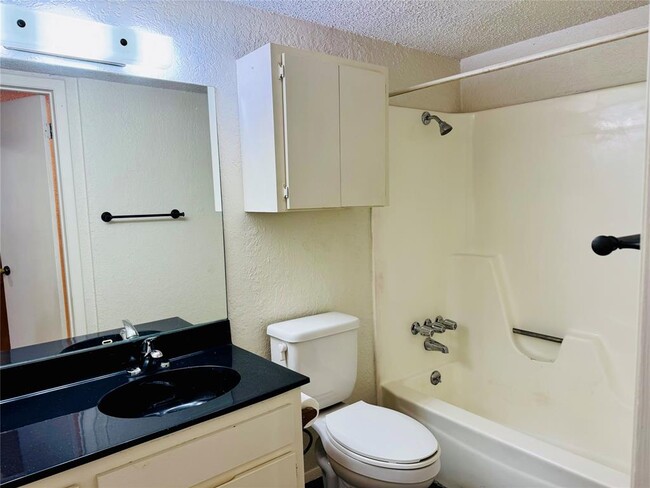 Building Photo - 907 Milford Way