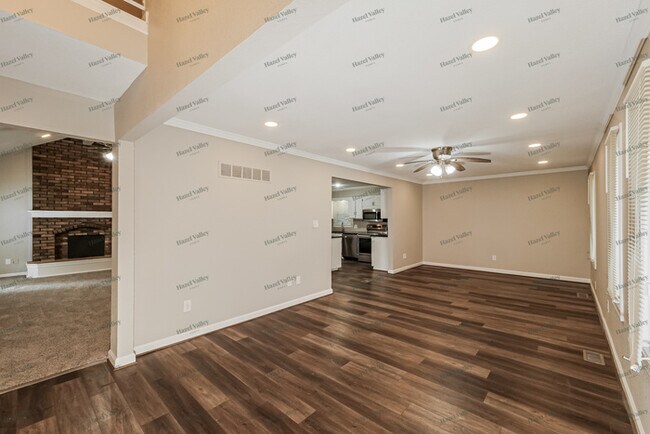 Building Photo - 512 S Wabash Ct