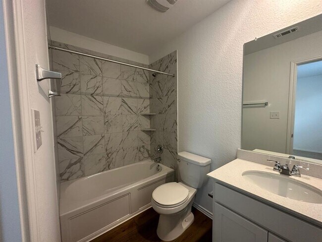 Building Photo - 121 Seminole Dr