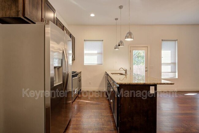 Building Photo - 727 NE 5th St