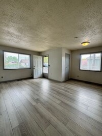 Building Photo - d1606