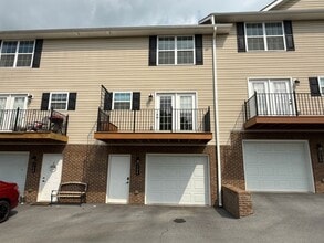 Building Photo - 704 Grays Pointe Ct