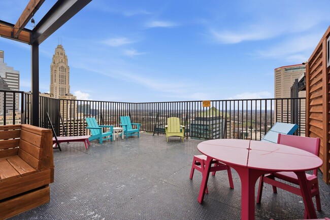 Building Photo - 145 N High St