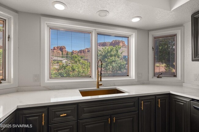 Building Photo - Gorgeous, modern, remodeled, unfurnished, long term rental with pool and spa