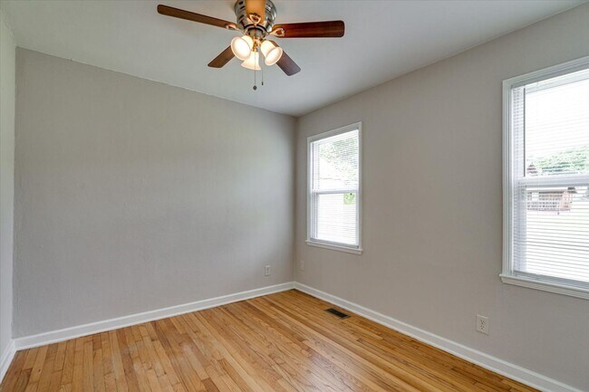 Building Photo - 3 BR 1 BA for Rent - 37415