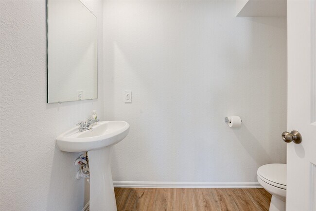 Building Photo - 17827 Pemswood Dr
