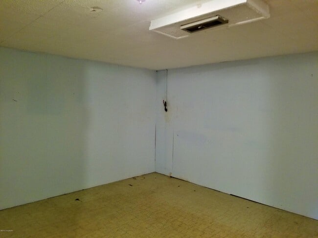 Building Photo - 8203 Camberley Dr