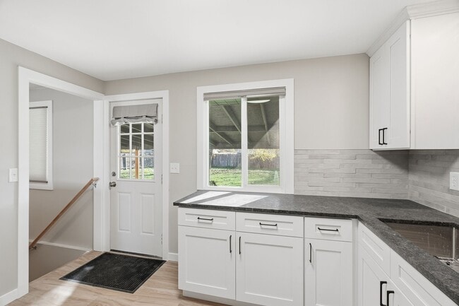 Building Photo - 14516 E Mallon Ave