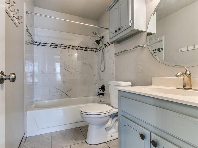 Building Photo - 117 Sonora