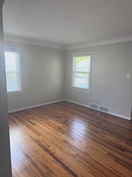 Living room view from hall - 707 Ford Blvd