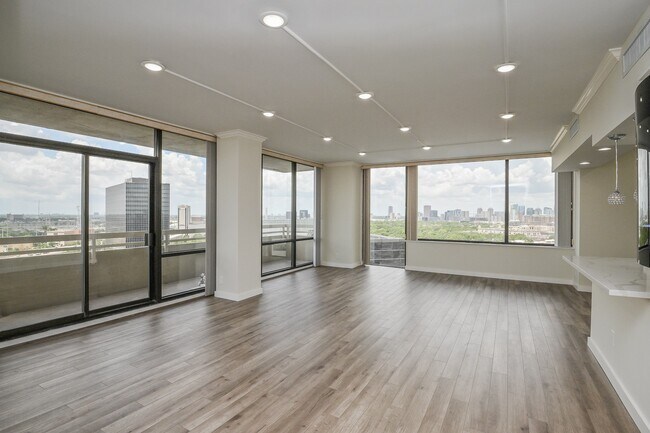 Building Photo - 15 Greenway Plz