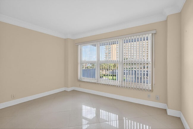 Building Photo - 405 N Ocean Blvd