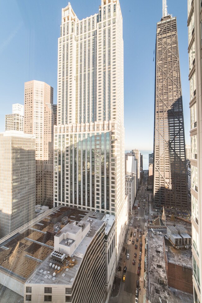 Building Photo - 57 E Delaware Pl