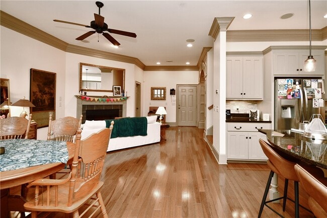 Building Photo - 324 Village Walk Ln