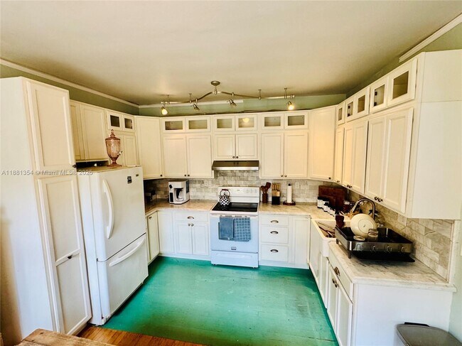 Building Photo - 3224 Biscayne Blvd