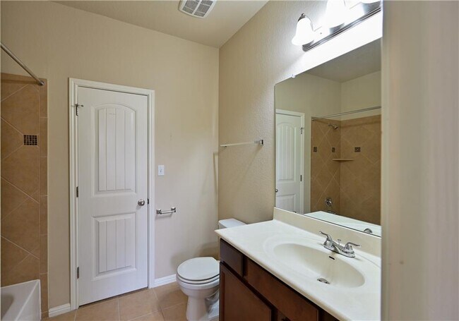 Building Photo - 100 Lake Mineral Wells Dr