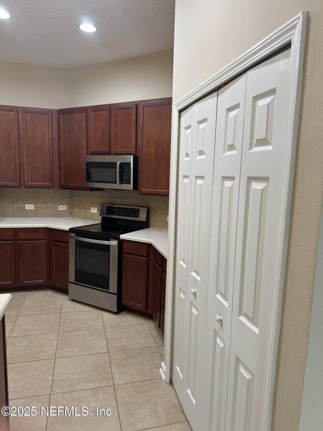 Building Photo - 95470 Sonoma Dr