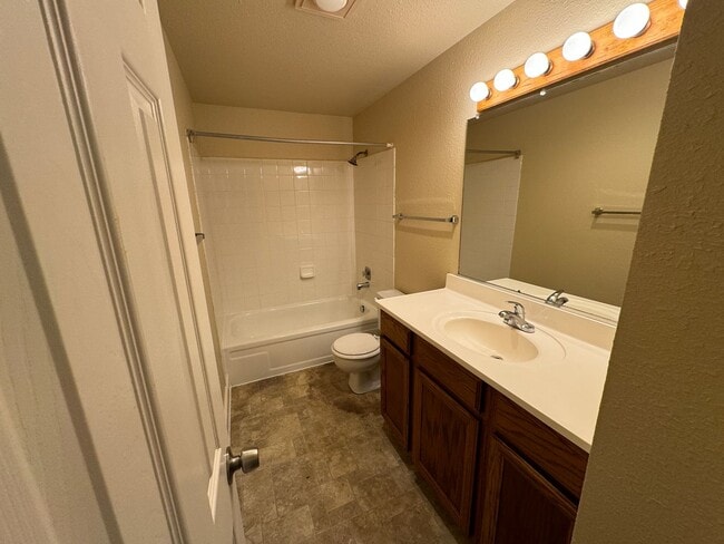 Building Photo - 498/A/