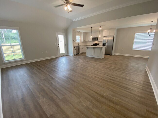 Building Photo - 3 bedrooms, 2 baths in Hahira/North Lownde...