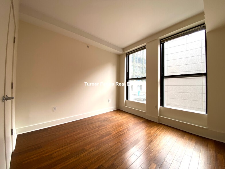 Building Photo - 10 Winter St