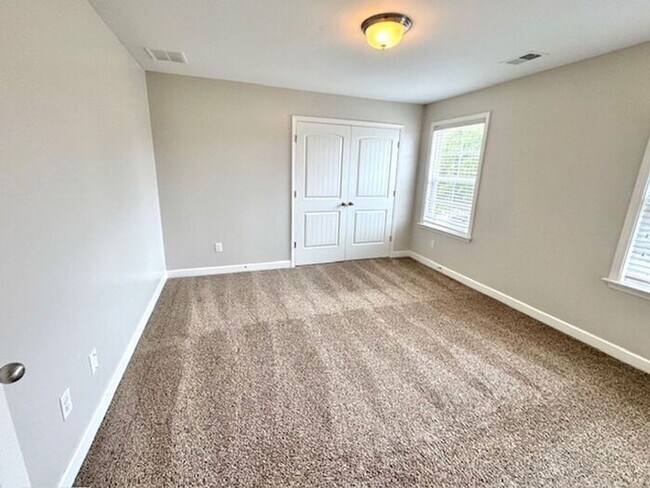 Building Photo - Now Leasing a 4 Bedroom 2.5 Bath Home In S...