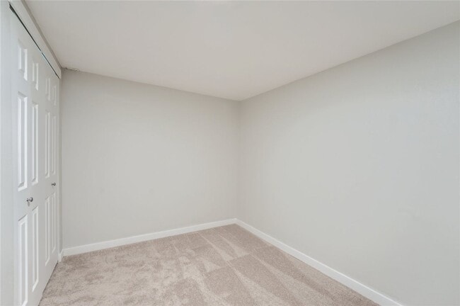 Building Photo - Charming and newly remodeled 4 bed x 2 bat...