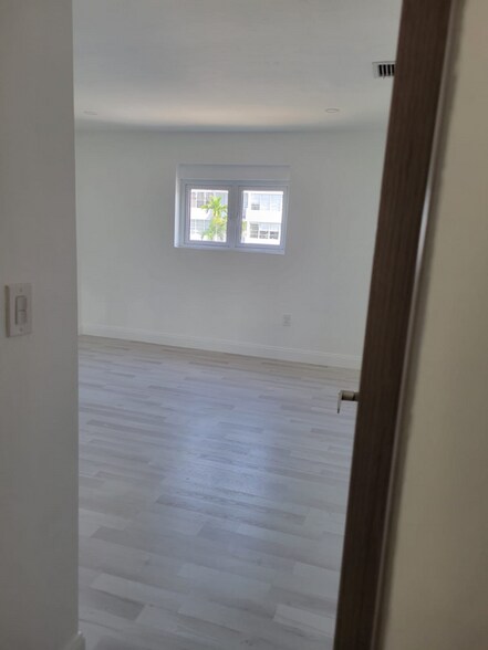 Building Photo - 2174 NE 170th St