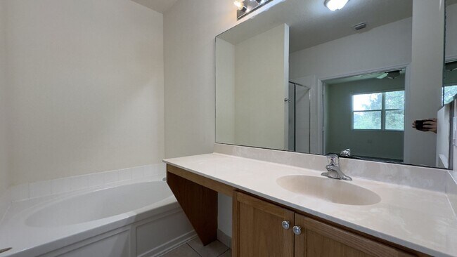 Building Photo - 3042 Grandiflora Dr