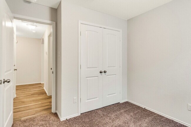 Building Photo - 117 Nathaniel Dr