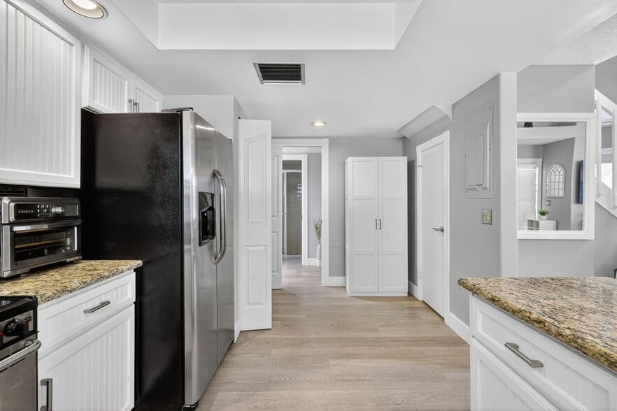 Building Photo - 503 Andover Ct