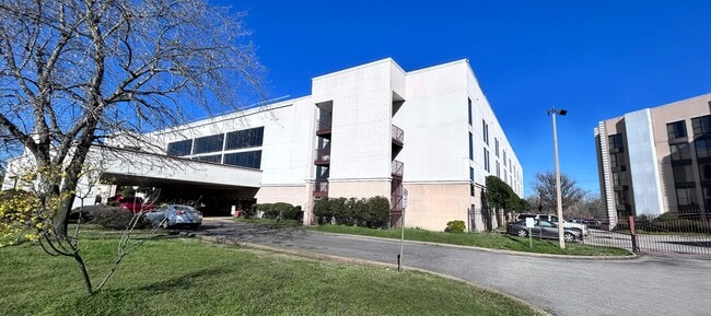 Building Photo - 2705-2715 Cherry Rd