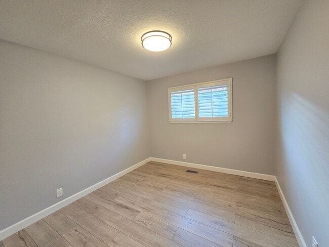 Building Photo - Spacious Home Across from Cataldi Park – 3...