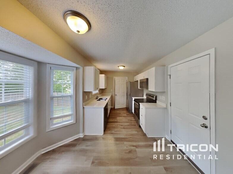 Building Photo - 2432 Egret Dr