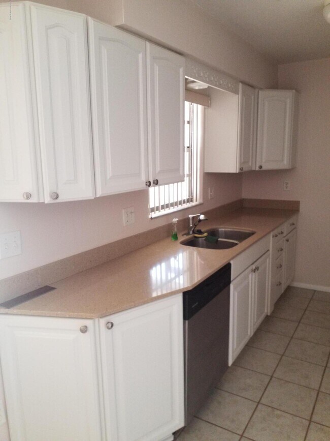 Building Photo - 6045 Cannon Ave